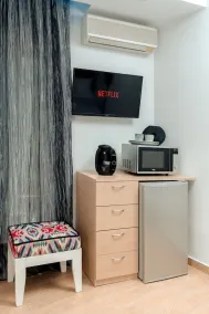 Sea View Studio With a Barbecue Area on the Terrace of the Building a Smart TV - Image 3