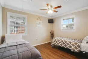River Oaks Point Vacation Minutes to Downtown Quiet Area! by Redawning - Image 3