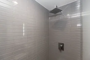 Amazing 1BR in Popular King West - Image 5