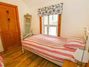 Bluebell Cottage - Image 4