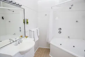 Charlotte Apartments - Image 3