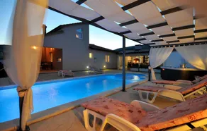 Beautiful Home in Kastel Stafilic With Wifi and 4 Bedrooms - Image 2