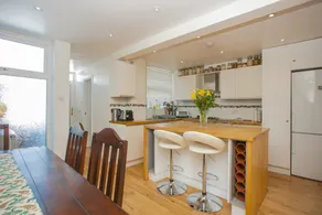 Clapham Junction House With Garden - Image 2