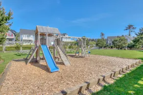 2783 SW Anemone Avenue Home 2 Bedrooms 2.5 Bathrooms Home - Image 5