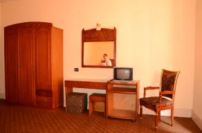 Louris Inn - Image 5