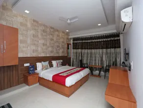 OYO 10263 Hotel Grand Nishat - Image 2