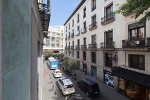 Bright & cosy studio in Puerta del Sol  by Allô Housing - Image 3