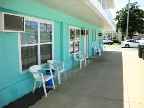 Blue Diamond Motel - Image 5