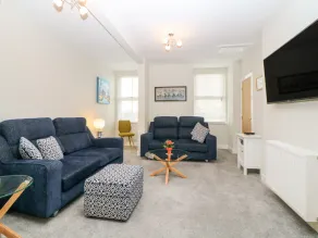 Apartment 18 - Image 2