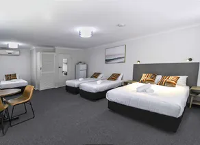 Batemans Bay Hotel - Image 2
