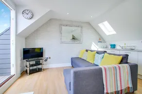 19 Cathedral Walk - Image 5