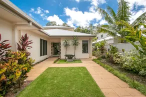 Luxury Living on the Beachfront - Image 5