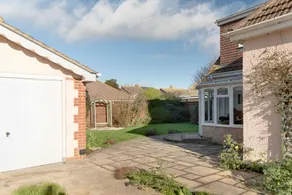 Super 5 Bedroom Family Friendly Retreat Rustington - Image 3