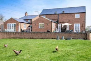 Charming Boutique 2-bed Cottage in Private Grounds - Image 4