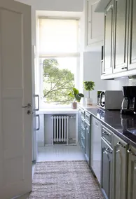 2ndhomes Charming 2BR Home w Balcony - Image 2