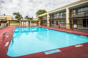 Quality Hotel Ponca City - Image 2