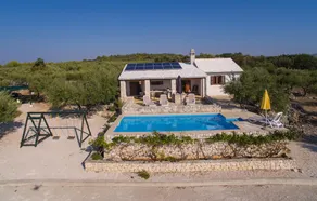 Nice Home in Sutivan With 2 Bedrooms, Wifi and Private Swimming Pool - Image 4