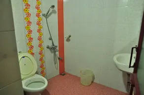 Toms Old Mansion - Image 2
