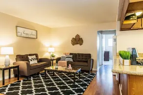 Beautifully Designed Concord Apartment - Image 5