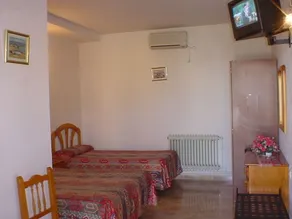 Hostal las Encinas - Image 3