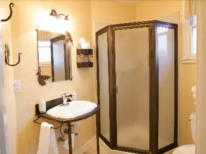 Oak Street Hotel - Image 4