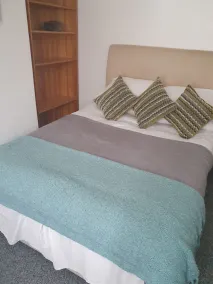 Inviting 2-bed Apartment in Newcastle Upon Tyne - Image 3