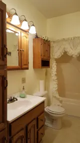 Allegan Country Inn - Image 4
