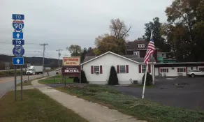 Riverside Motel - Image 5