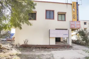 Niwant Lodge by OYO Rooms - Image 4