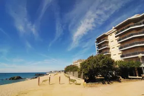 HomeHolidaysRentals Bon Repos - Image 5