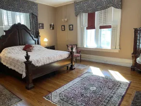 Chez Lindsey Bed & Breakfast - Image 2