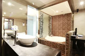 Cello Hotel - Image 2