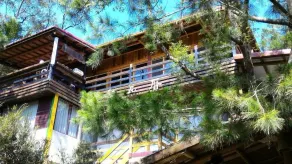 Red Villa - Image 3