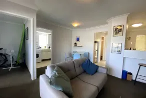 Cosy 1 Bedroom Apartment in Trendy Mount Lawley - Image 5