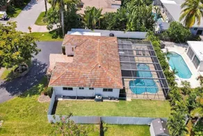 Just Listed! Newly Remodeled 3/2 Pool Home 3 Bedroom Home by Redawning - Image 2