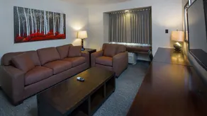 Magnolia Inn & Suites - Image 4