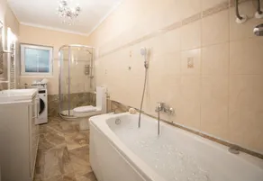 New elegant villa with pool, quiet area, close to the beach - Image 3