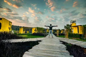 Chick Resort - Image 4