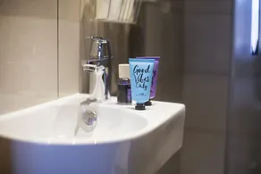 Antwerp Inn Hotel - Image 3