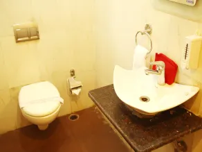 OYO 2302 Ballygunge - Image 4