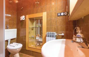 Awesome Home in Pula with WiFi, Hot Tub & Sauna - Image 2