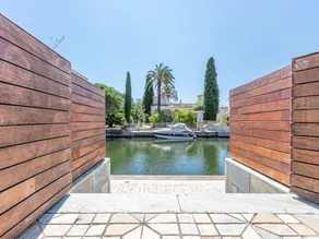Modern Holiday Home on the Canal With Private Swimming Pool - Image 3
