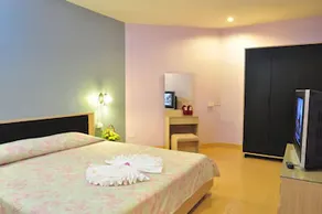 Seaside Guesthouse - Image 2