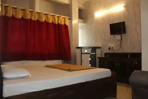 OYO 30270 Swaraj Lodge Inn - Image 4