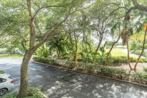 Modern Townhouse Apartments in Aventura - Image 4