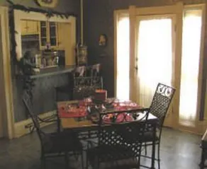 Granny Lou's Bed And Breakfast - Image 2