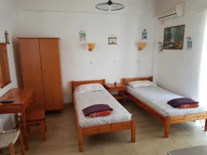Family run 2 bed Studio Apartment 4 - Image 4