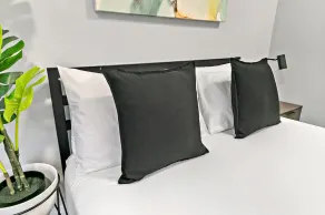 Central Location Lakeview 1BR Neat & Comfy - Image 2