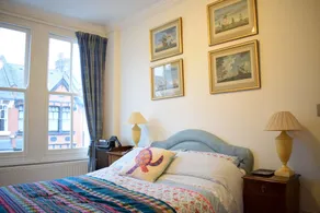 Calm 2 Bed Family Home in Shepherd's Bush - Image 2