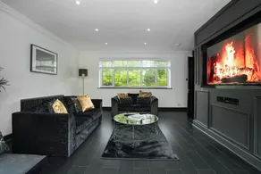 Luxury Designer Mansion in West Midlands Countryside - Image 3